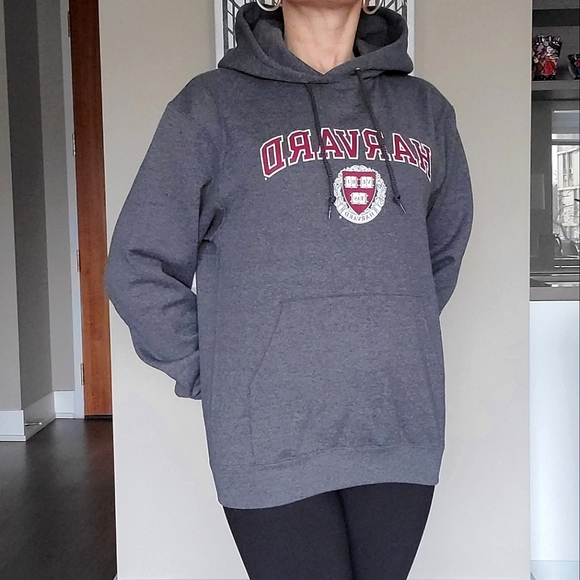 ๐ HOST PICK ๐ Harvard University Hoodie - Picture 8 of 16
